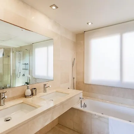 Villa 4 Bedroom Townhouse In Riviera Del Sol With Sea Views *